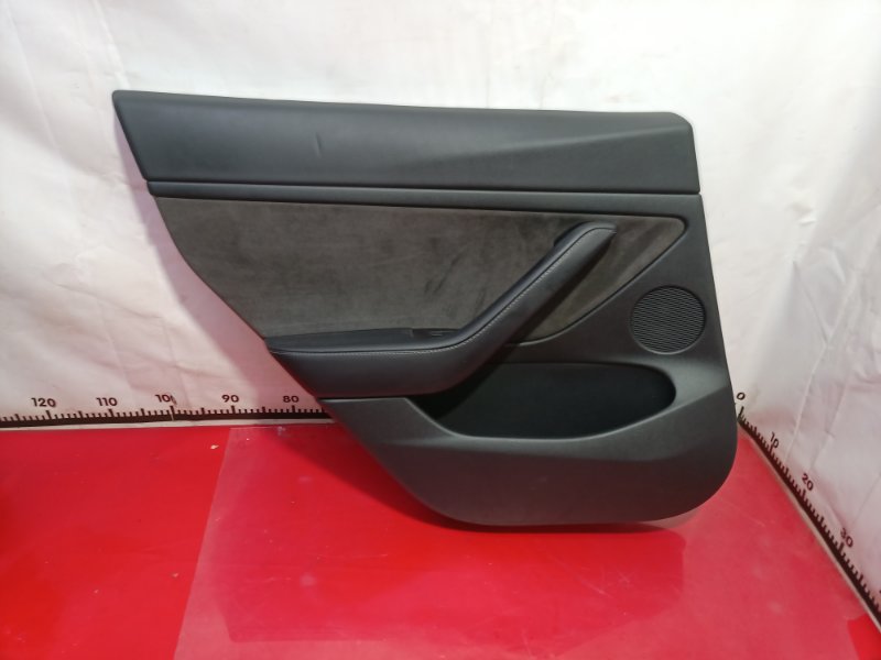 Обшивка боковой двери Tesla Model 3 2021 1588128-91-B Б/У
