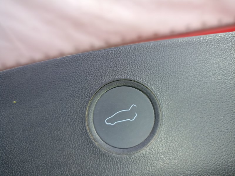 Кнопка открывания багажника задняя Model 3 2023