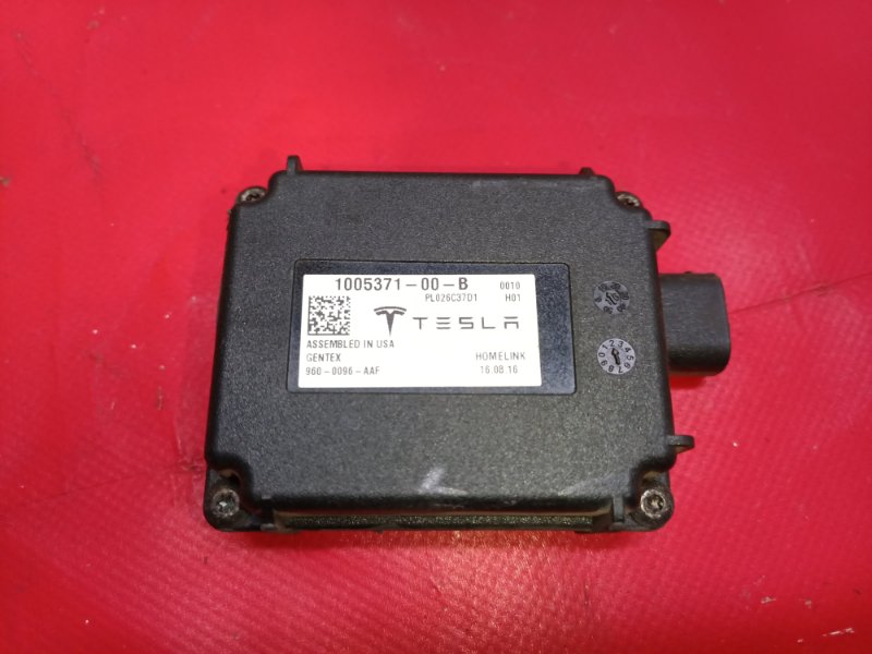 Блок управления Tesla Model X