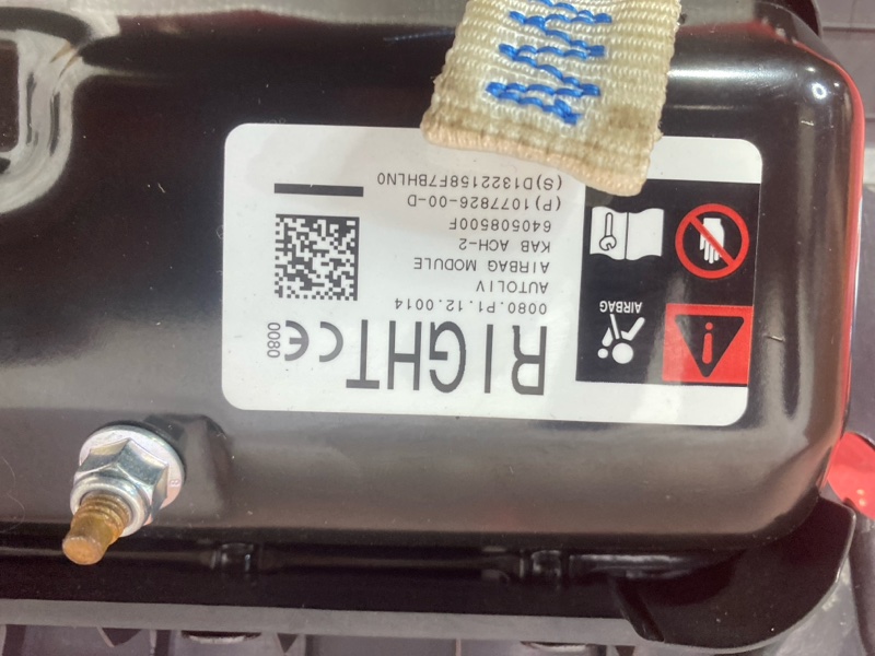Подушка безопасности в колени передняя правая Tesla Model 3