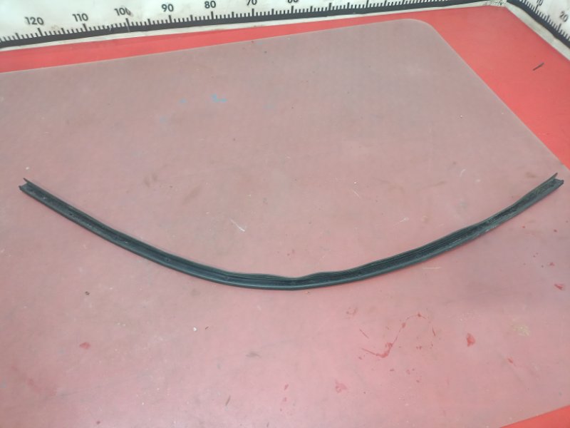 Уплотнитель кузова задний Mazda Mazda3 2024 Skyactiv-G 2.5 PY-VPS PYZ8-02-300B BDTS5695XA Б/У