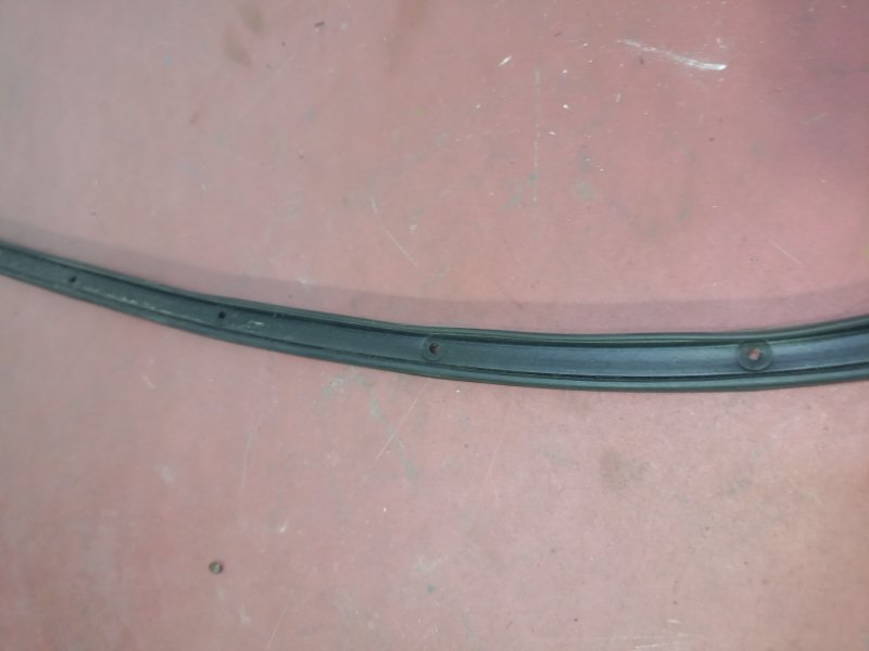 Уплотнитель кузова задний Mazda3 2024 Skyactiv-G 2.5 PY-VPS PYZ8-02-300B