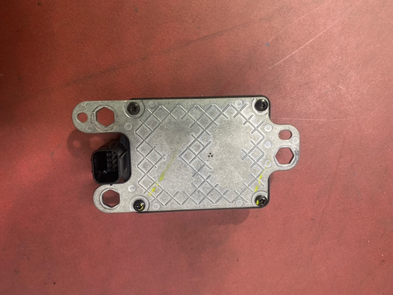 Датчик радарный Mazda3 2024 Skyactiv-G 2.5 PY-VPS PYZ8-02-300B