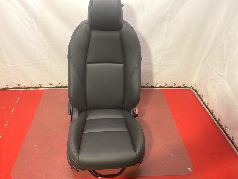 Сиденье переднее правое Mazda Mazda3 2024 Skyactiv-G 2.5 PY-VPS PYZ8-02-300B BFBF57100J02 Б/У