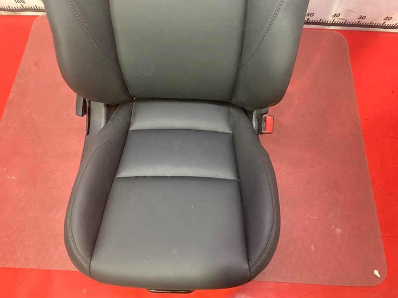 Сиденье переднее правое Mazda Mazda3 Skyactiv-G 2.5 PY-VPS PYZ8-02-300B