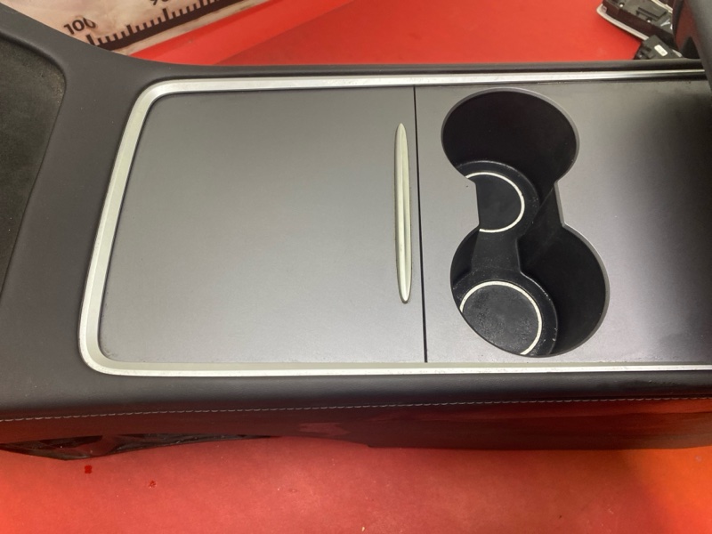 Консоль центральная Tesla Model 3 Electro