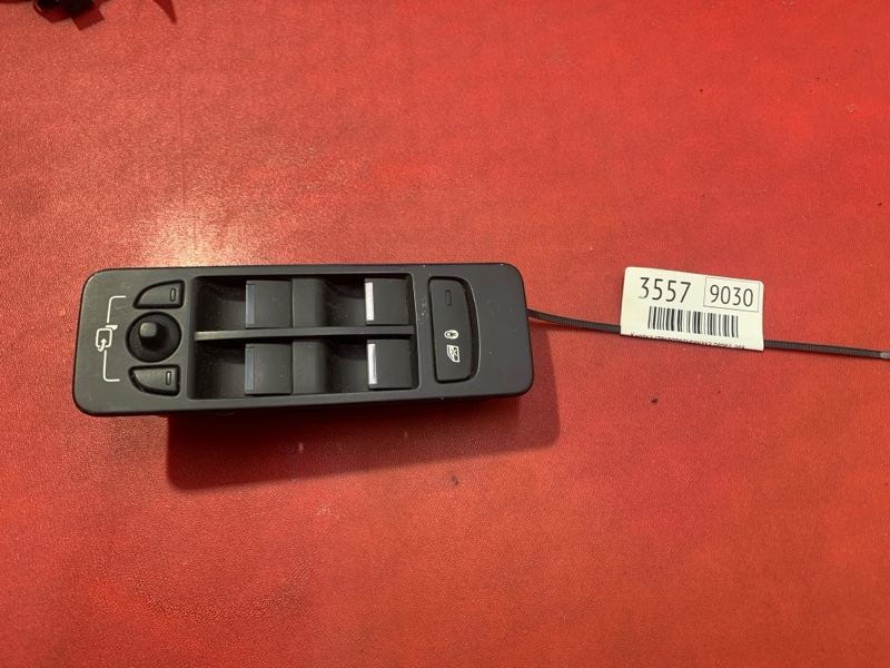 Кнопка стеклоподъемника передняя левая Land Rover Discovery Sport 2019 L550 FK7214540AD Б/У