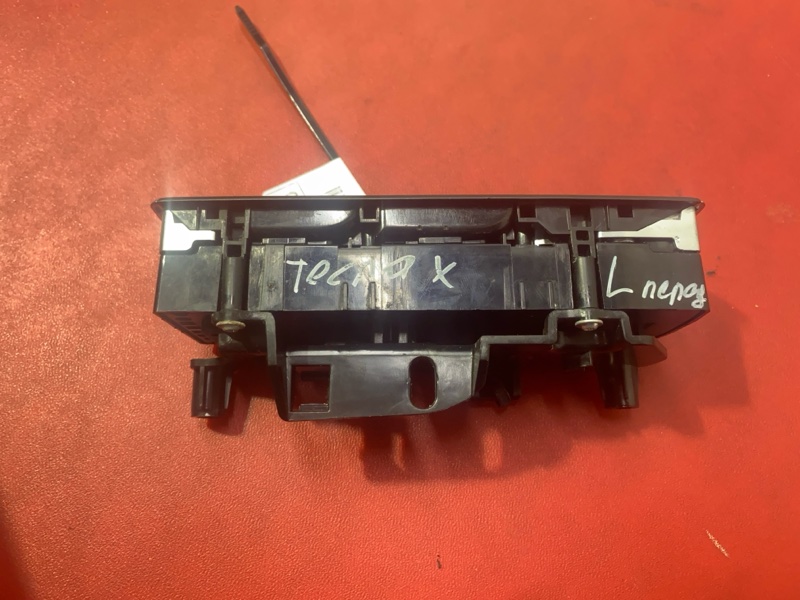 Кнопка стеклоподъемника Tesla Model X