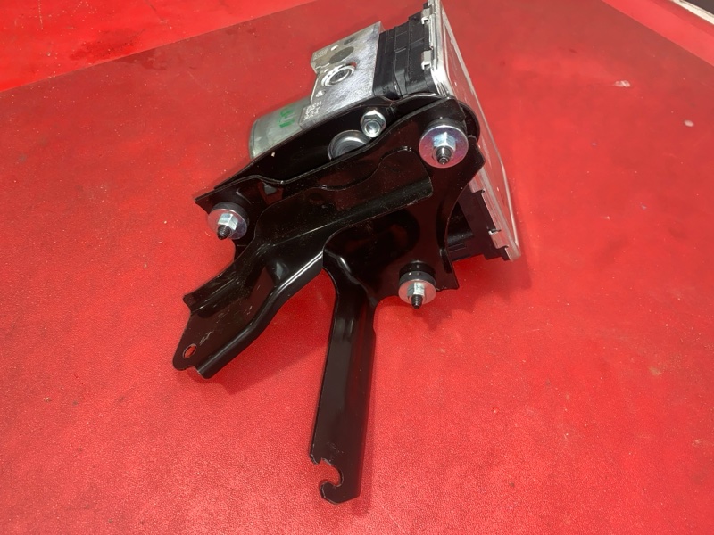 Блок ABS Mazda3 2024 Skyactiv-G 2.5 PY-VPS PYZ8-02-300B