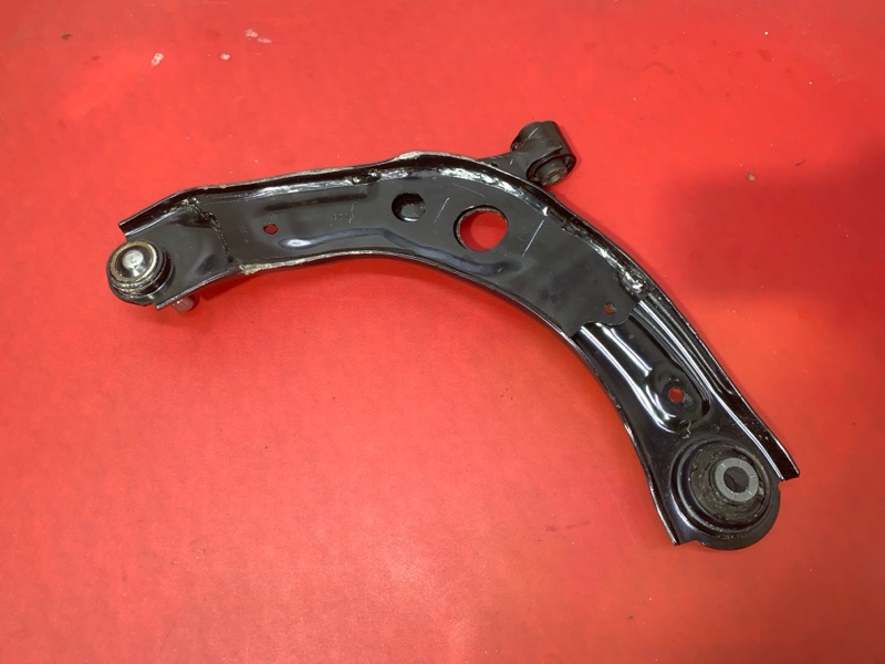 Рычаг подвески нижний передний правый Mazda Mazda3 2024 Skyactiv-G 2.5 PY-VPS PYZ8-02-300B BDER34300A Б/У