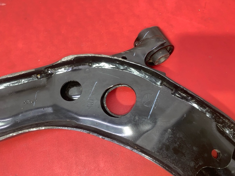 Рычаг подвески нижний передний правый Mazda Mazda3 Skyactiv-G 2.5 PY-VPS PYZ8-02-300B