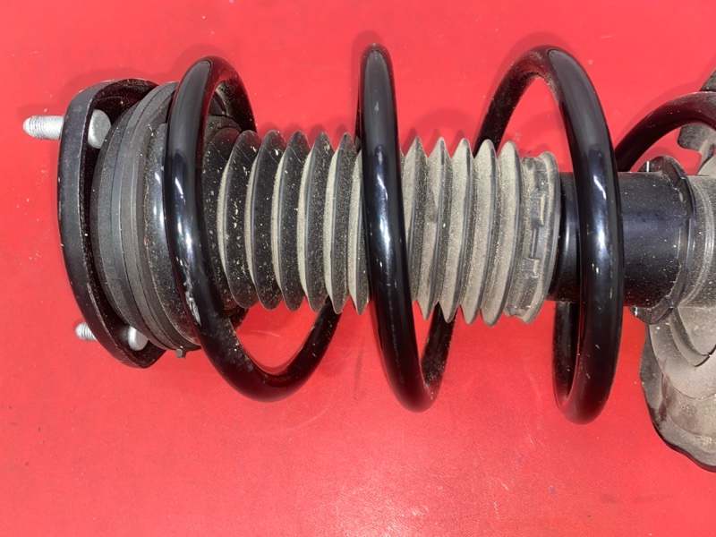 Амортизатор подвески передний правый Mazda3 2024 Skyactiv-G 2.5 PY-VPS PYZ8-02-300B