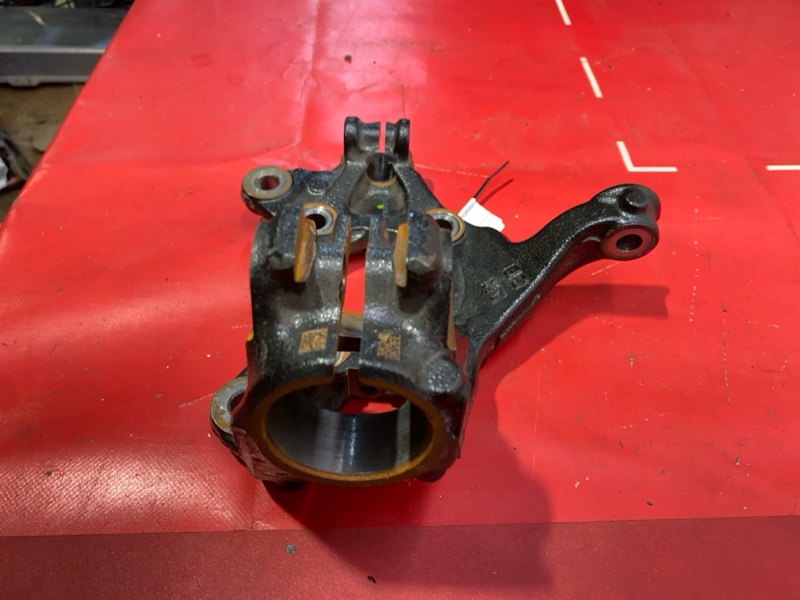 Цапфа левая Mazda Mazda3 2024 Skyactiv-G 2.5 PY-VPS PYZ8-02-300B BDTT3303Y Б/У
