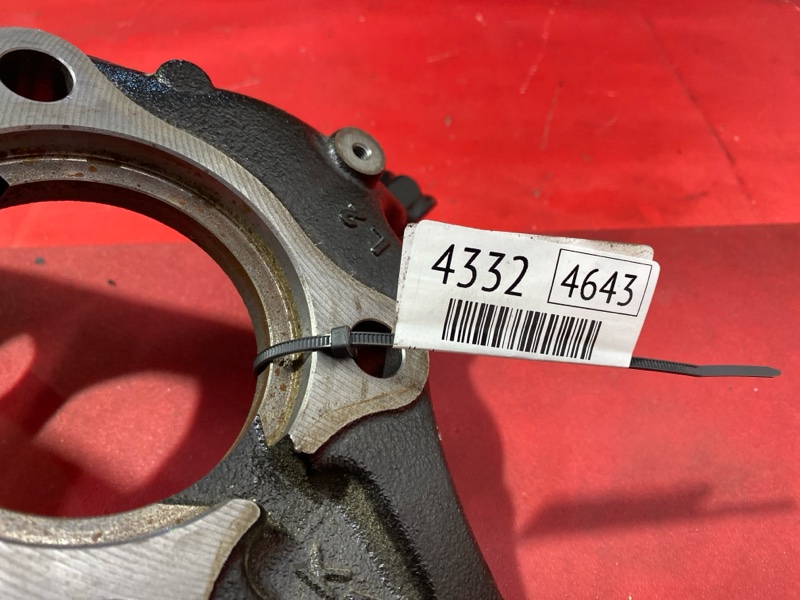 Цапфа левая Mazda Mazda3 Skyactiv-G 2.5 PY-VPS PYZ8-02-300B