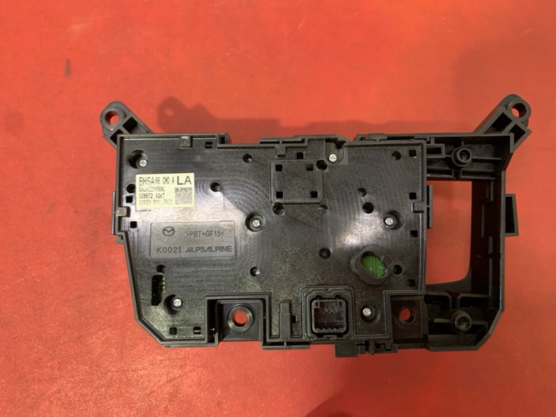 Блок управления магнитолой Mazda3 2024 Skyactiv-G 2.5 PY-VPS PYZ8-02-300B