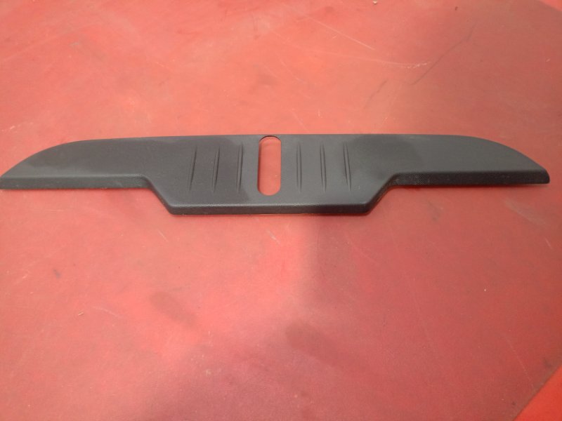 Накладка замка капота передняя FORD Mustang Mach-E 2022 LJ8Z58457A04BB Б/У