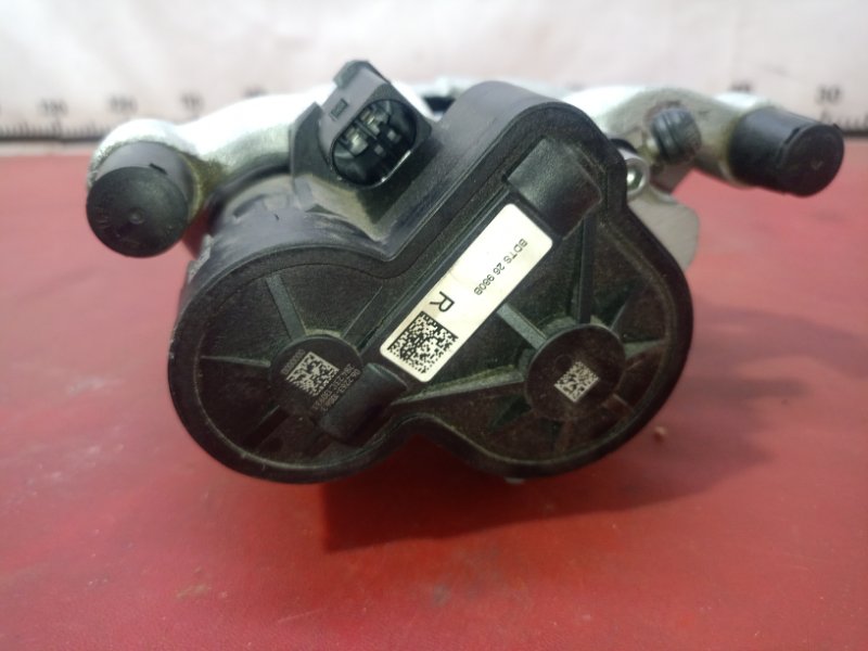 Суппорт тормозной задний правый Mazda3 2024 Skyactiv-G 2.5 PY-VPS PYZ8-02-300B