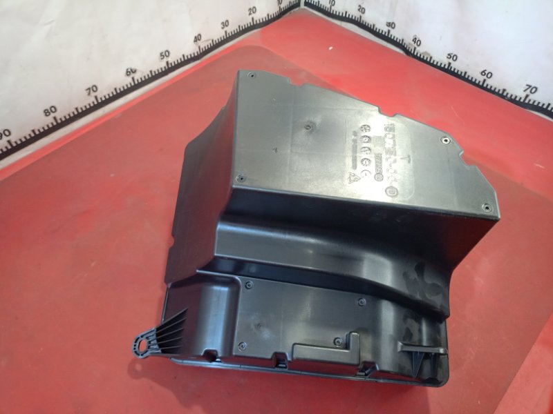 Сабвуфер Tesla Model Y