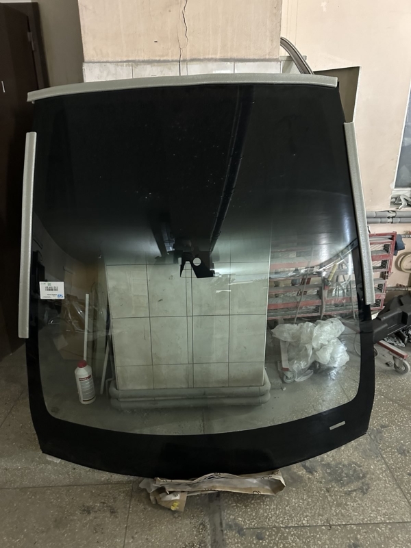 Стекло лобовое переднее Tesla Model X 110601200B новая