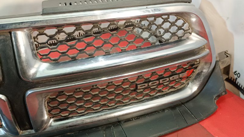 Решетка радиатора Dodge Durango 3.6L VVT