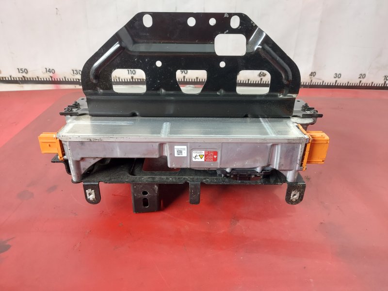 Запчасть блок зарядки VolksWagen ID4 Pro S 2022 1EA915684DQ Б/У Блок зарядки VolksWagen ID4 Pro S 2022 1EA915684DQ Б/У