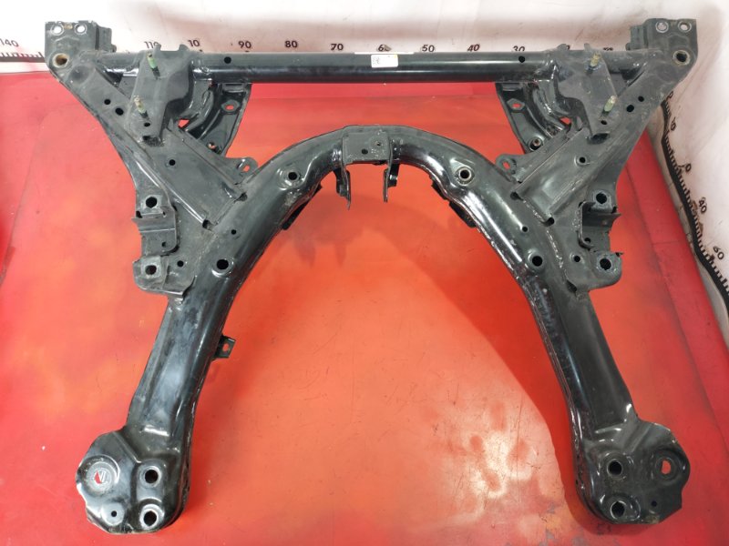 Запчасть подрамник передний Tesla Model Y 2021 104453100C Б/У Подрамник передний Tesla Model Y 2021 104453100C Б/У