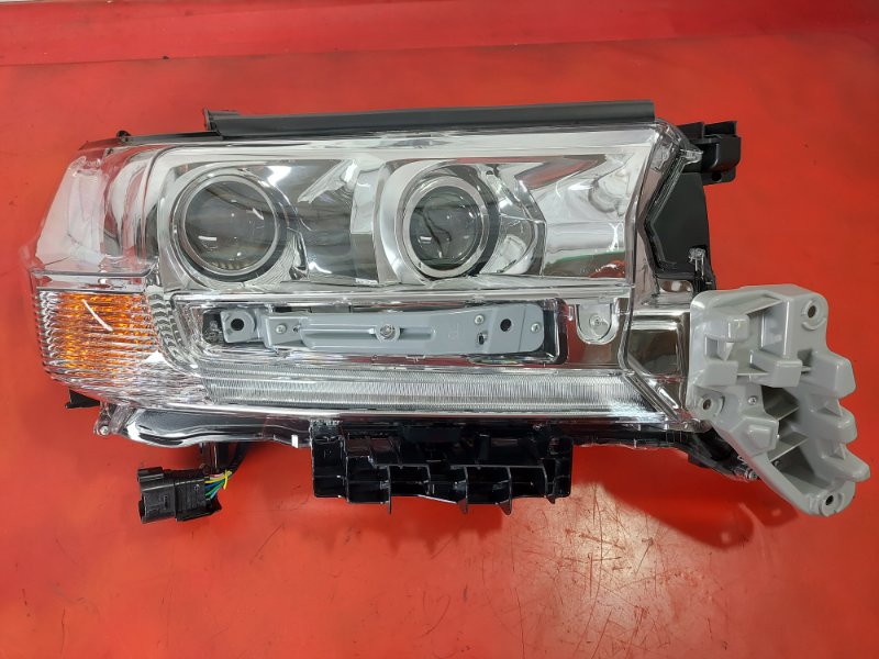 Фара ксеноновая правая Toyota Land Cruiser 200 8113060J80 новая