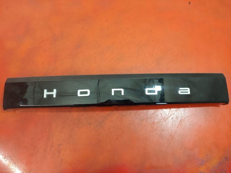 Запчасть накладка двери багажника Honda PROLOGUE 2024 Electro 85075363 Б/У Накладка двери багажника Honda PROLOGUE 2024 Electro 85075363 Б/У