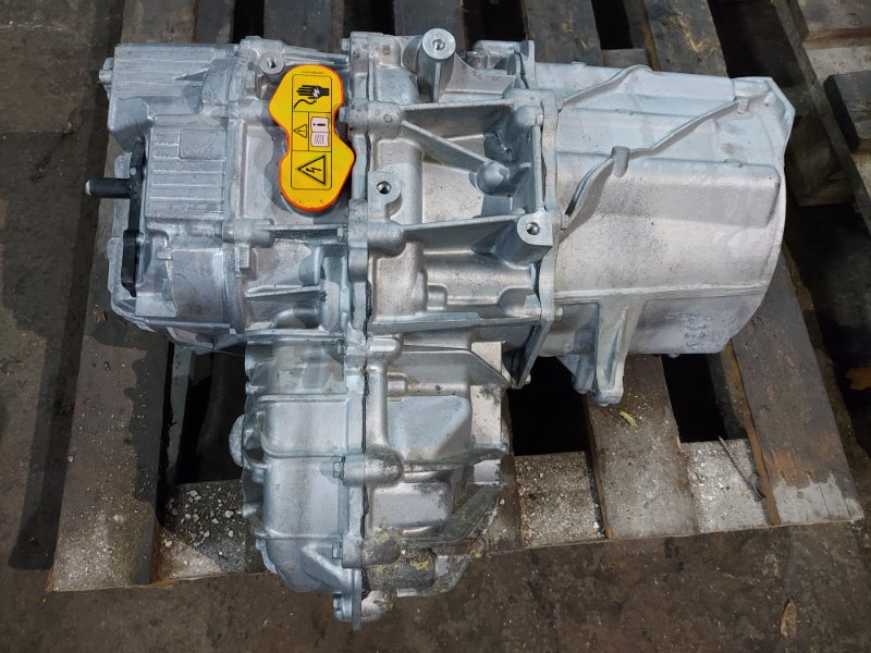 Запчасть двигатель передний Tesla Model X 2016 103500001J Б/У Двигатель передний Tesla Model X 2016 103500001J Б/У