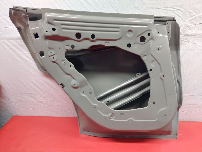 Дверь боковая задняя левая Model Y Дверь боковая задняя левая Model Y