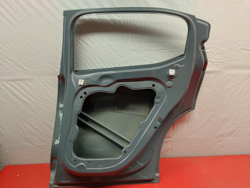 Дверь боковая задняя правая Polestar 2 2022 Дверь боковая задняя правая Polestar 2 2022