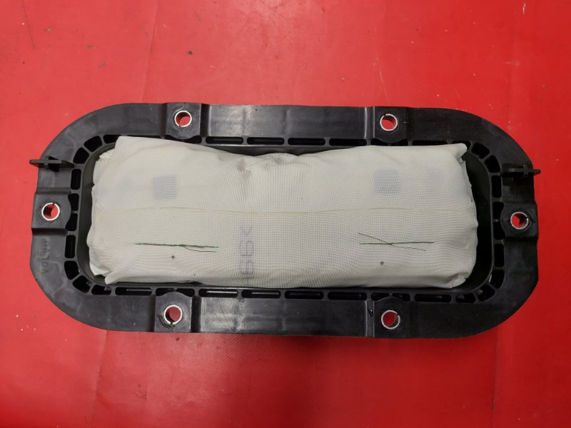 Запчасть подушка безопасности правая Polestar Polestar 2 2022 31663750 Б/У Подушка безопасности правая Polestar Polestar 2 2022 31663750 Б/У