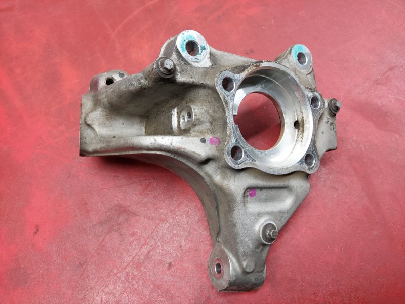 Цапфа передняя правая Polestar 2 2022 Цапфа передняя правая Polestar 2 2022