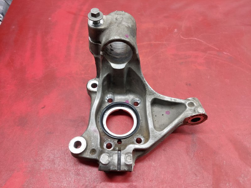 Цапфа передняя правая Polestar 2 2022 Цапфа передняя правая Polestar 2 2022