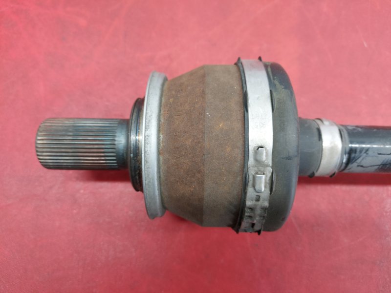 Полуось моста задний левый Polestar 2 2022 Полуось моста задний левый Polestar 2 2022