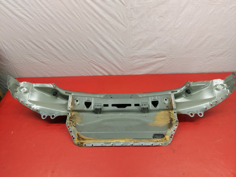 Задняя панель кузова Polestar 2 2022 Задняя панель кузова Polestar 2 2022