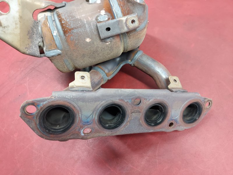 Выпускной коллектор Mazda3 Hatchback 2020 BP Выпускной коллектор Mazda3 Hatchback 2020 BP