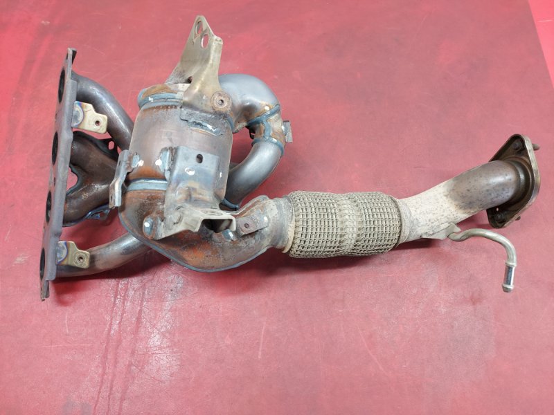 Выпускной коллектор Mazda3 Hatchback 2020 BP Выпускной коллектор Mazda3 Hatchback 2020 BP