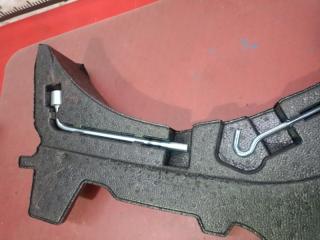 Набор инструментов правый Mazda3 2024 Skyactiv-G 2.5 PY-VPS PYZ8-02-300B