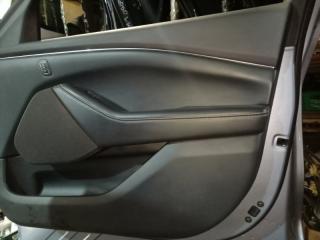 Обшивка боковой двери передняя правая Mustang Mach-E 2022 LJ9Z-7C629-A